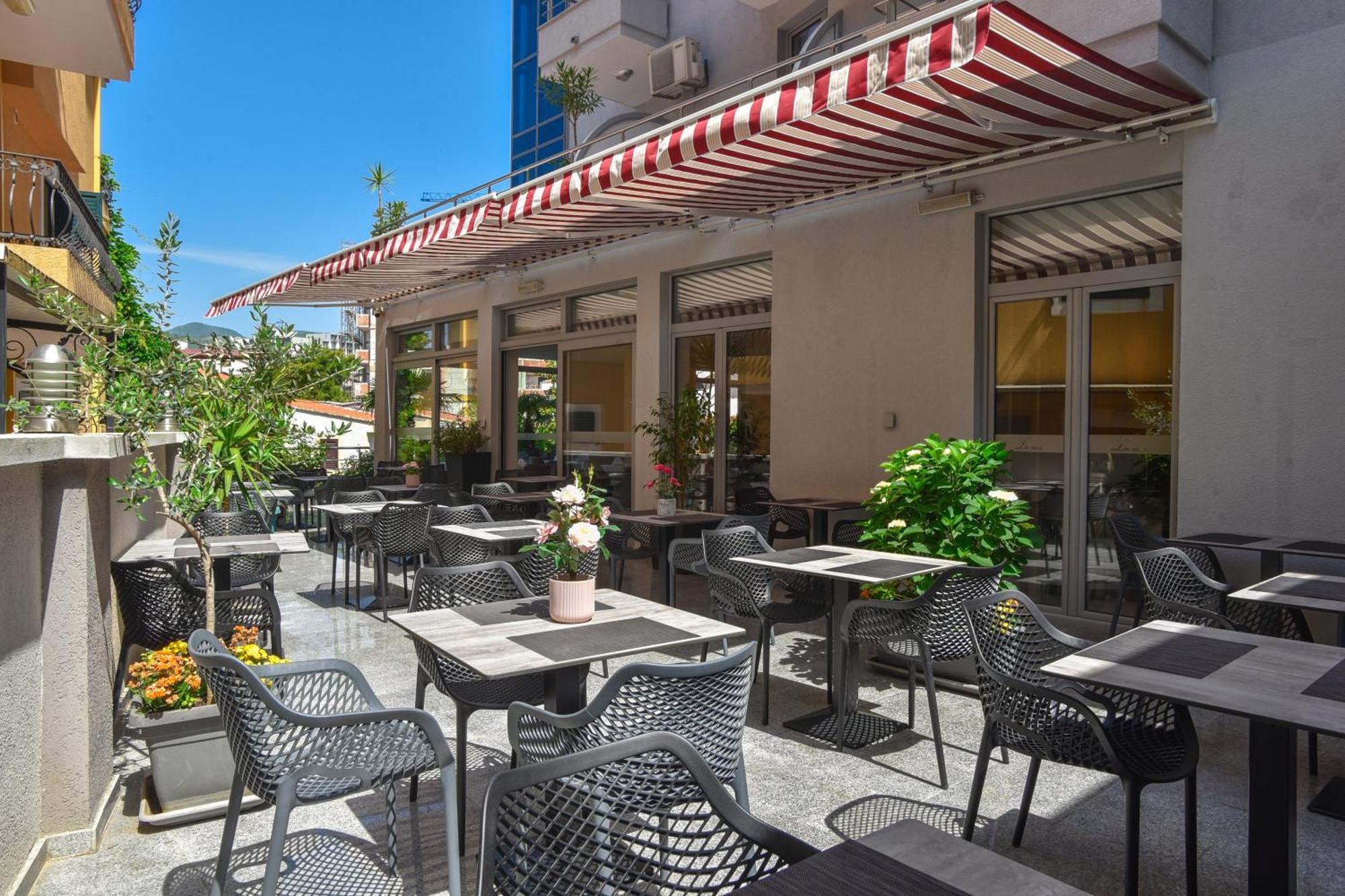 Hotel La Mer Budva Luaran gambar